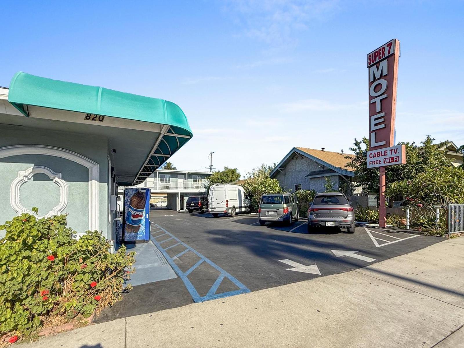 Super 7 Motel - Anaheim Packing District & Disneyland Exterior photo